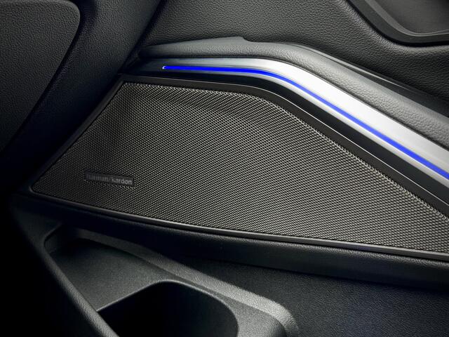 BMW 3-SERIE Touring 330i M-Sport Facelift 259pk Dravitgrau | Laserlicht | 360 Camera | Harman Kardon | CoPilot Adaptive Cruise | Keyless Entry | HUD | Dealer O.H.