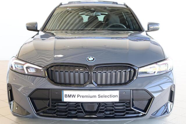 BMW 3-SERIE Touring 330e M Sportpakket Pro | Panoramadak | Elektr. Trekhaak | BMW Individual Dravit Grau Metallic