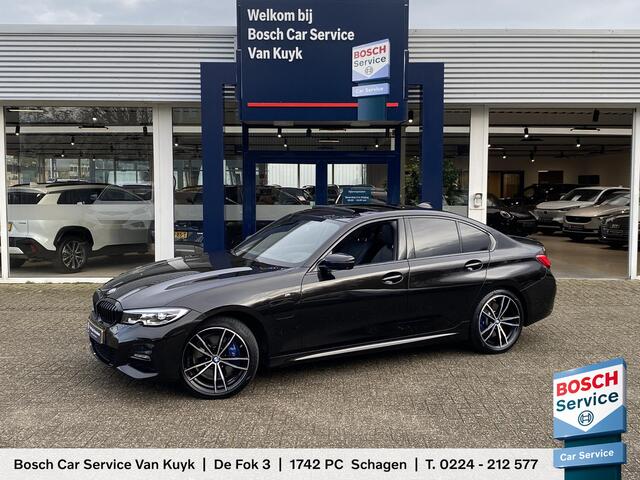 BMW 3-SERIE 330e M Sport High Executive / Automaat / NL-Auto / 55.000 Km / Dealer-Onderhouden / Vol-Leder / Schuif-Kanteldak / Head-Up Display / Digitaal Dashboard / LED / DAB / Apple-Carplay&Android-Auto / Navi / Rondom Camera's / Stuur+Stoelverwarming / Flippers / 