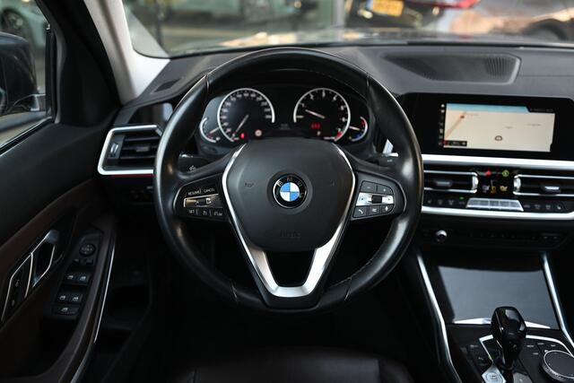BMW 3-SERIE 320i Luxury Line Automaat / Achteruitrijcamera / LED / Stoelverwarming / Live Cockpit Plus / Parking Assistant / Leder