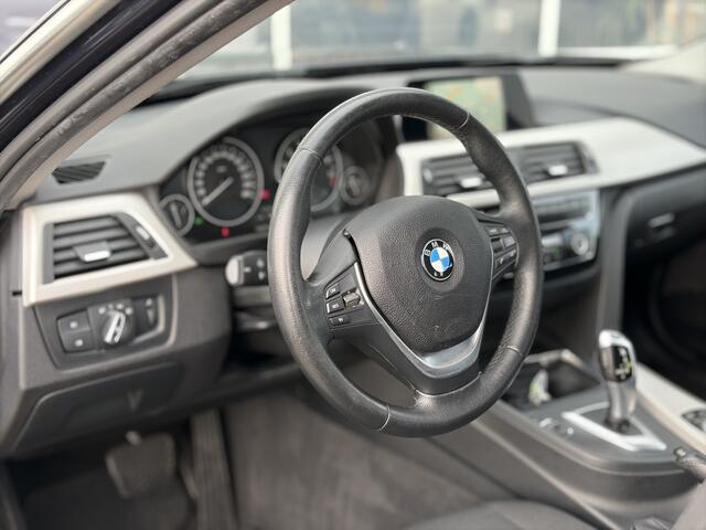 BMW 3-SERIE Touring 318i Executive 136pk | Automaat | Bluetooth | Cruise control | Electronic climate control | LED koplampen | Navigatiesysteem full map | Parkeersensor achter | Dealer onderhouden!