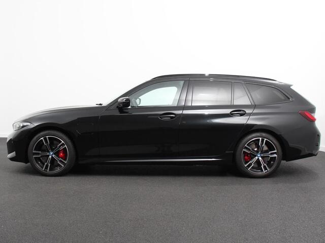 BMW 3-SERIE Touring 330e M-Sport | Digitale Cockpit | Climate control | Stoel verwarming | LED | Sfeer verlichting | Lichtmetalen velgen | Navigatie | Apple carplay/ Android auto | Parkeersensoren