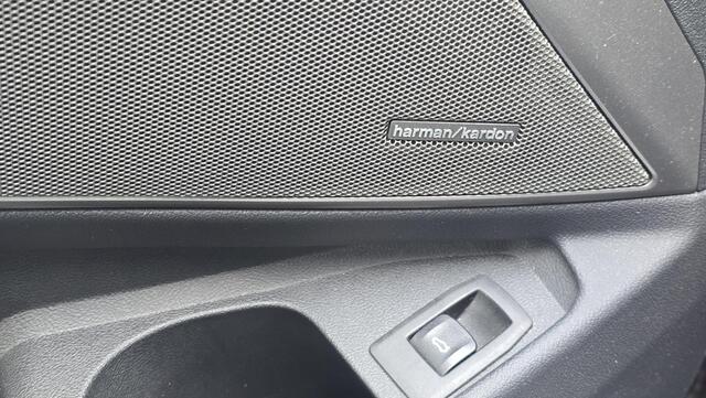 BMW 3-SERIE Touring 330i Executive Edition | NAP | Dealeronderhouden | 360° camera | M-Sport | Trekhaak | Portimao blau