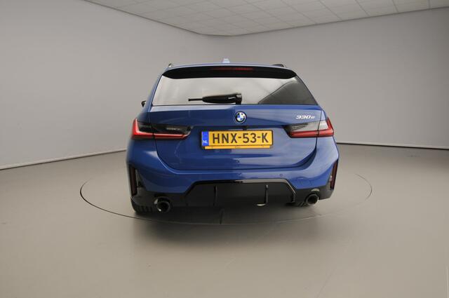 BMW 3-SERIE Touring 330e | Individual Lak | M-Sportpakket | LED | HUD | Trekhaak | Elektr. zetels | DAB | Harman-kardon sound | Alu 19 inch