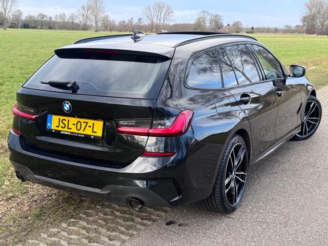 BMW 3-SERIE 318I MSPORT / PANO / 19INCH / 24DKM
