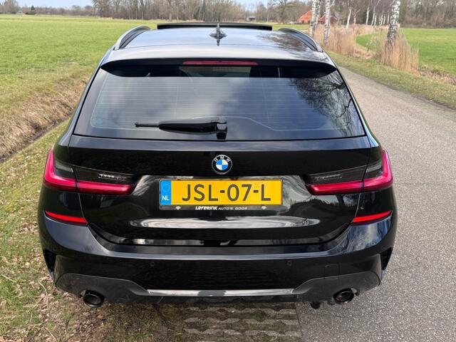 BMW 3-SERIE 318I MSPORT / PANO / 19INCH / 24DKM