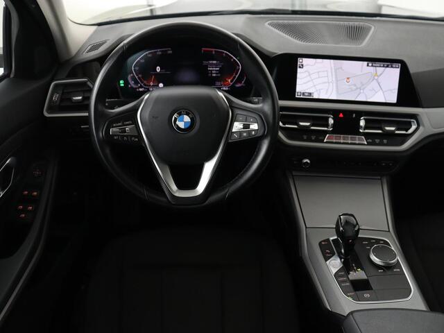 BMW 3-SERIE 320i Executive Edition | Panoramadak | Carplay | Navigatie | Live Cockpit | Full LED | Parkeerhulp | Cruise control | Climate control