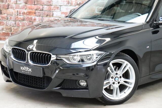 BMW 3-SERIE Touring 320i High Executive M Sport Pakket Automaat / Navigatiesysteem Professional / Trekhaak / Leder / Parkeersensoren / LED-koplampen / Stoelverwarming / Hifi / 18 Inch / Extra Getint Glas / Climate Control / Shadow Line