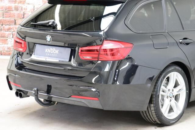 BMW 3-SERIE Touring 320i High Executive M Sport Pakket Automaat / Navigatiesysteem Professional / Trekhaak / Leder / Parkeersensoren / LED-koplampen / Stoelverwarming / Hifi / 18 Inch / Extra Getint Glas / Climate Control / Shadow Line
