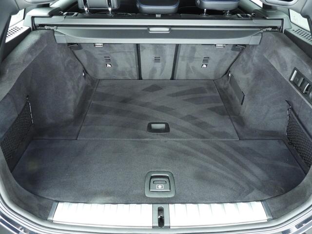 BMW 3-SERIE Touring 330i xDrive M-Sportpakket | LED | Leder | Navigatie | Active cruise | Schuifdak | Trekhaak | DAB | Hifi speakers | Alu 18 inch