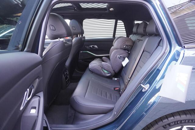 BMW 3-SERIE 330e Touring | M Sportpakket Pro | Innovation Pack | Comfort Pack | M Sport Edition | Individual Lak