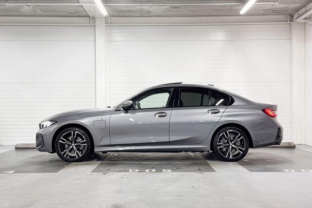 BMW 3-SERIE Sedan 330e | M-Sport | Comfort Pack | Driving Assistant | Active Cruise Control | Hifi System | Schuif-/kanteldak | Comfort Access