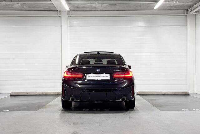 BMW 3-SERIE Sedan 330e | M-Sport Pro | Comfort Pack | Driving Assistant | Active Cruise Control | Hifi System | Schuif-/kanteldak | Comfort Access