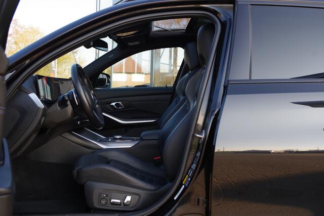 BMW 3-SERIE Touring 330e 293 PK xDrive M-Sport Pro PHEV, Panoramadak, Kuipstoelen, Head-Up, Memory, Adap. Cruise Control