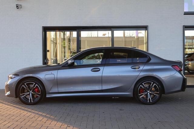 BMW 3-SERIE 330e Sedan | M Sportpakket Pro | Comfort Pack | Ekris Selection