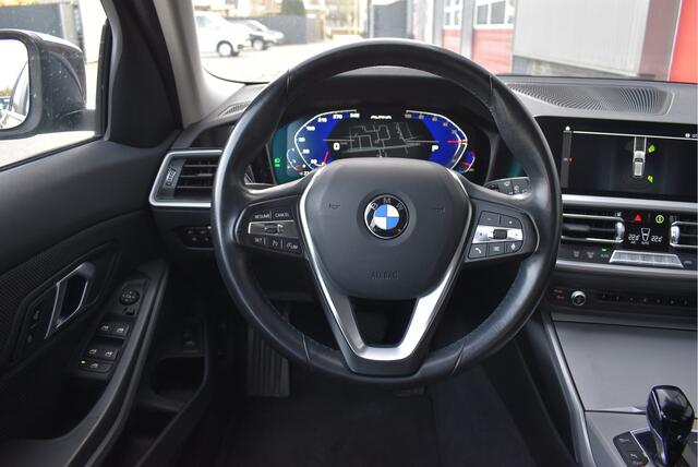 BMW 3-SERIE Touring 318i Business Edition Virtual cockpit, Carplay, Cruise, 19" M-sport velgen, Elek. achterklep, NAP