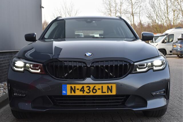 BMW 3-SERIE Touring 318i Business Edition Virtual cockpit, Carplay, Cruise, 19" M-sport velgen, Elek. achterklep, NAP