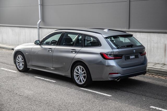 BMW 3-SERIE Touring 330e xDrive | Facelift | Driving Assistant | ACC | Elek. Trekhaak | Sportstoelen