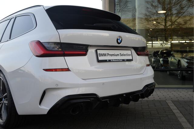 BMW 3-SERIE Touring 320i Executive Edition M Sport Automaat / Sportstoelen / Cruise Control / M Sportonderstel / Getint glas achter