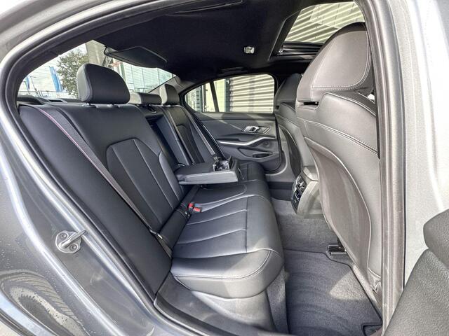 BMW 3-SERIE Sedan 330e M Sportpakket Pro / Comfort Pack / Elektrisch glazen schuif-/kanteldak / HiFi System