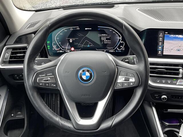 BMW 3-SERIE Touring 330e xDrive Business Edition Plus 18"/Trekhaak/Laser LED/Head-up/Stoelverwarming/Elektrische klep/Keyless/Apple Carplay & Android Auto