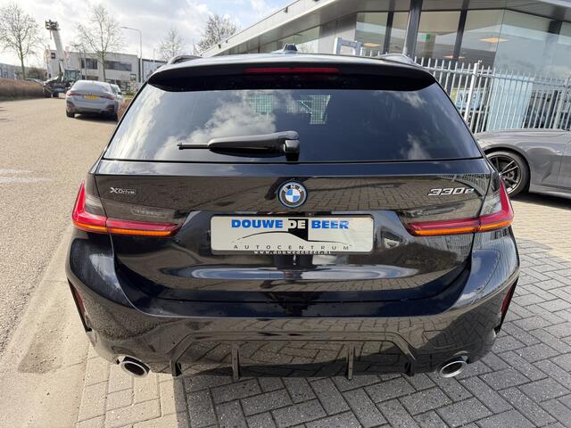 BMW 3-SERIE Touring 330e xDrive M Sport Pano-Dak | Adapt. Cruise | M-Stoelen | HUD | Stoelverw.