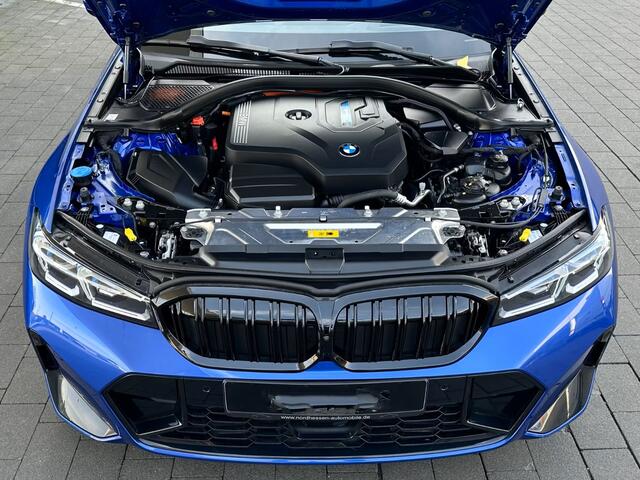 BMW 3-SERIE Touring 330e M-SPORT (LCi) ** LED, M-SPORTST, LEDER, PANO, TREKH, HuD, ACC, 19-inch LMV ** 1e EIG - Ex BMW-AG ** * INFORMEER OOK NAAR ONZE AANTREKKELIJKE FINANCIAL-LEASE TARIEVEN **