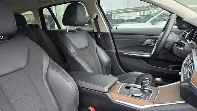 BMW 3-SERIE Touring 330e High Executive | Automaat | Harman & Kardon | HUD | 1/2 Leder | PDC | Camera | Keyless