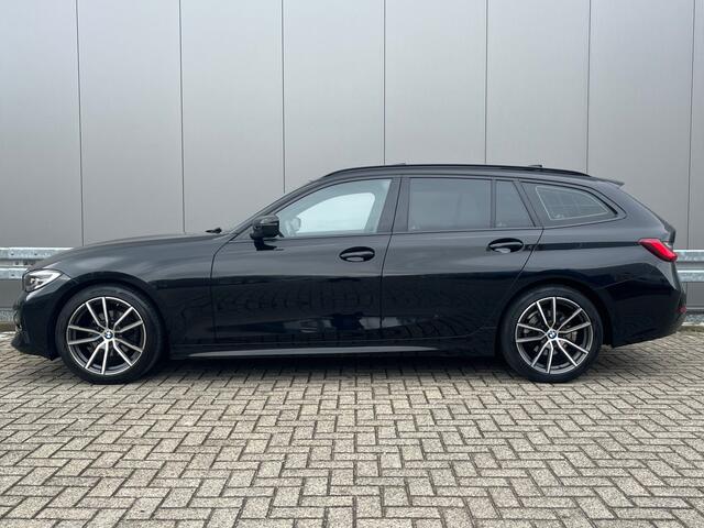 BMW 3-SERIE Touring 320d High Executive Pano / Head-up / Elec. Trekhaak / Stuur-Stoel Verw. / Harman/Kardon
