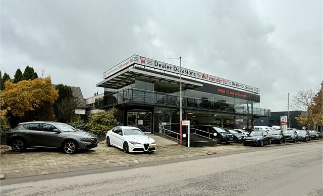 BMW 3-SERIE Touring 330i HIGH EXECUTIVE | M-SPORT | PANO | H/K | LASER | TREKHAAK | 1e EIGENAAR!!