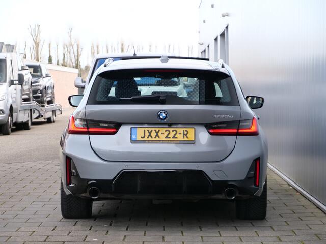 BMW 3-SERIE Touring 330e 292 Pk Automaat M Sportpakket Pro Schuifdak / Apple Carplay / Head-Up / Keyless