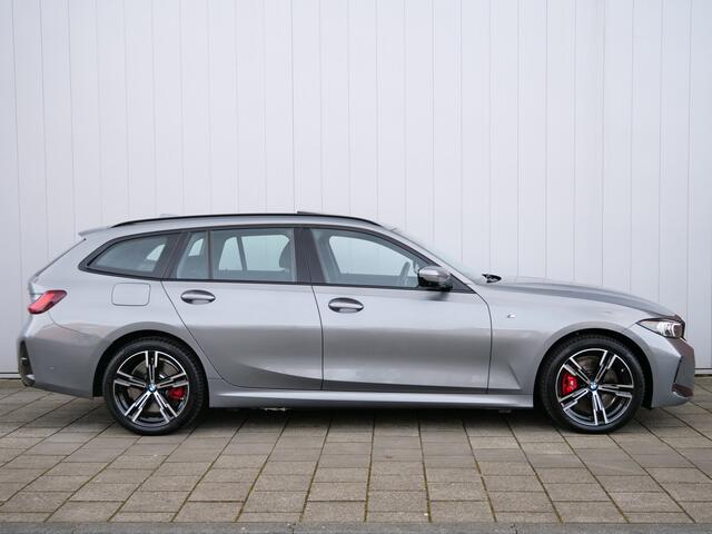 BMW 3-SERIE Touring 330e 292 Pk Automaat M Sportpakket Pro Schuifdak / Apple Carplay / Head-Up / Keyless