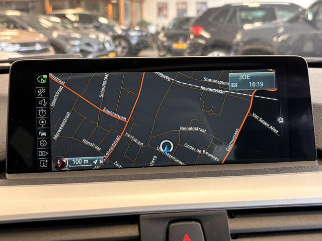 BMW 3-SERIE 318i High Executive * SCHUIFDAK * TREKHAAK * LEDEREN BEKLEDING