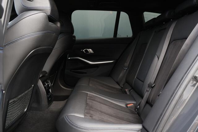 BMW 3-SERIE Touring 320e | M Sport LCI | Dravitgrau | Leer / Alcantara | Trekhaak afn. | 19 Inch | Stoelverwarming | M-Pakket