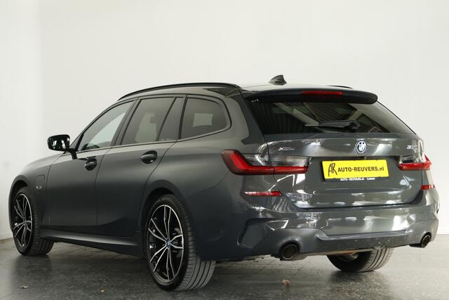 BMW 3-SERIE Touring 330e xDrive M-Sport / Panorama / ACC / Cam / Carbon / CarPlay