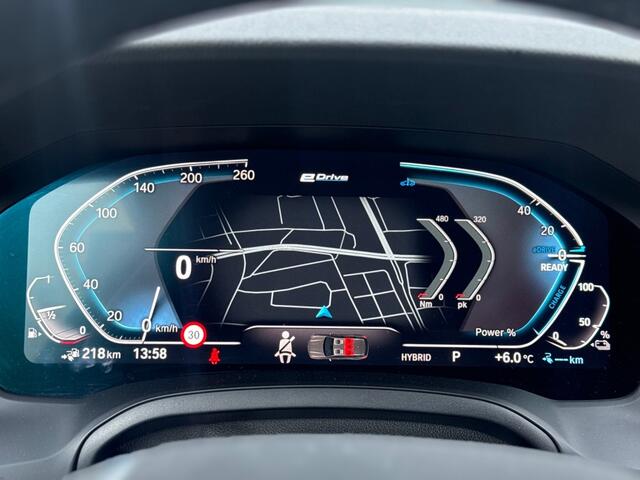 BMW 3-SERIE 330e *JAAR GARANTIE* LED NAVI BT PDC STOELVERWARMING 18 INCH *APK 10-2027*