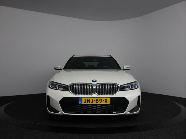 BMW 3-SERIE Touring 330e M-Sport | Panoramadak | Laser LED