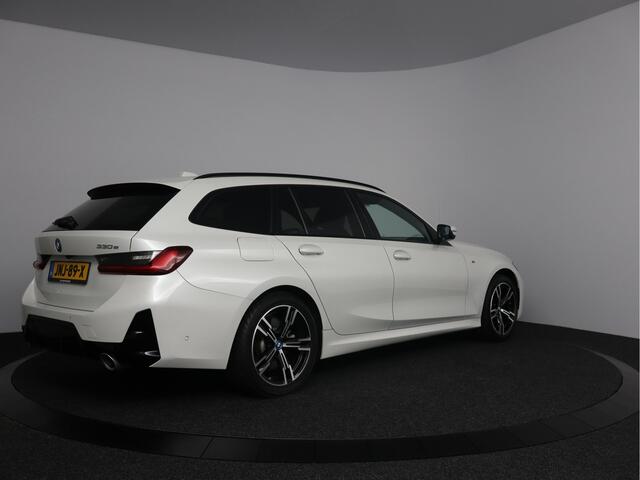 BMW 3-SERIE Touring 330e M-Sport | Panoramadak | Laser LED