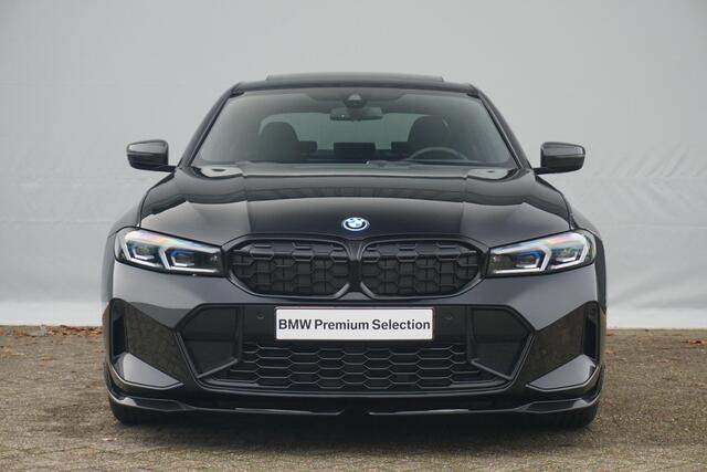 BMW 3-SERIE Sedan 320e M Sportpakket 19'' / Schuif-/kanteldak / Stuurwiel verwarming / Carbon M Performance pakket / Ekris Selection