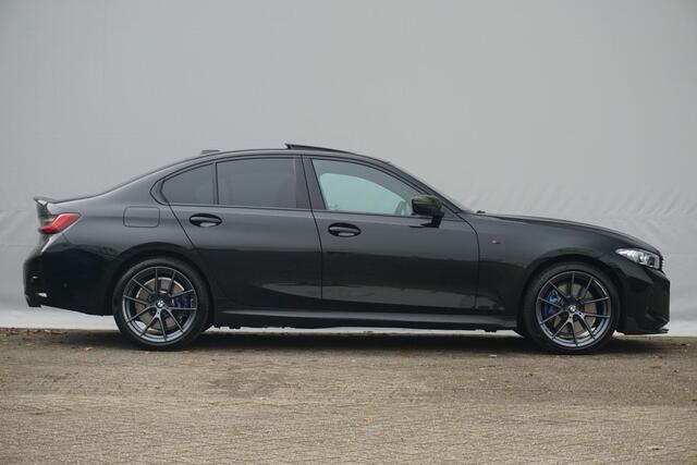 BMW 3-SERIE Sedan 320e M Sportpakket 19'' / Schuif-/kanteldak / Stuurwiel verwarming / Carbon M Performance pakket / Ekris Selection