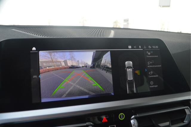 BMW 3-SERIE Touring 330e Automaat / Comfort Access / Achteruitrijcamera / Laserlight / Head-Up / Cruise Control