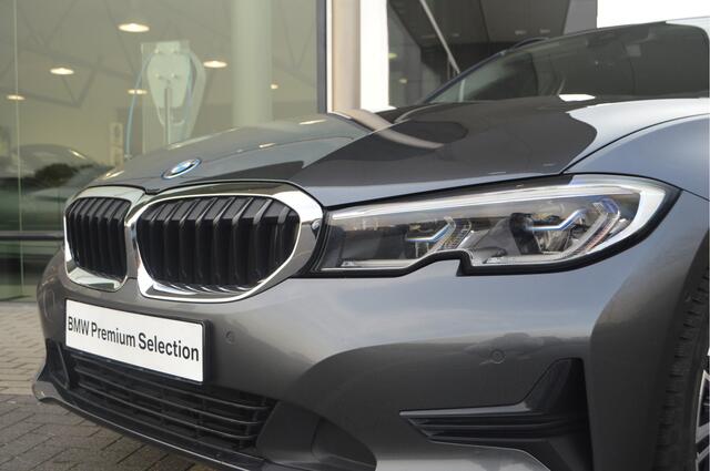 BMW 3-SERIE Touring 330e Automaat / Comfort Access / Achteruitrijcamera / Laserlight / Head-Up / Cruise Control