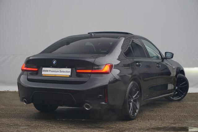 BMW 3-SERIE Sedan 318i M Sport / Panorama Dak / Stoel- en Stuurverwarming | Ekris Selection
