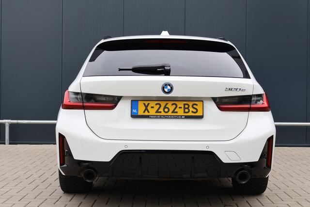 BMW 3-SERIE Touring 320e | M Sport LCI | Leer / Alcantara | Trekhaak afn. | Live Cockpit Plus | DAB+ | Stoelverwarming | M-Pakket
