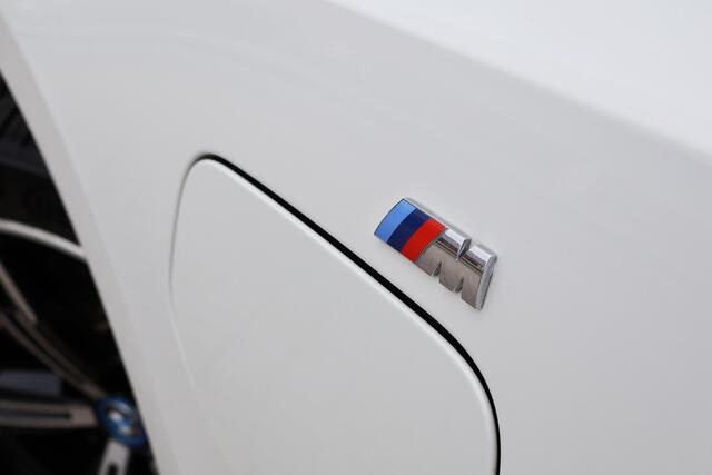 BMW 3-SERIE Touring 320e | M Sport LCI | Leer / Alcantara | Trekhaak afn. | Live Cockpit Plus | DAB+ | Stoelverwarming | M-Pakket