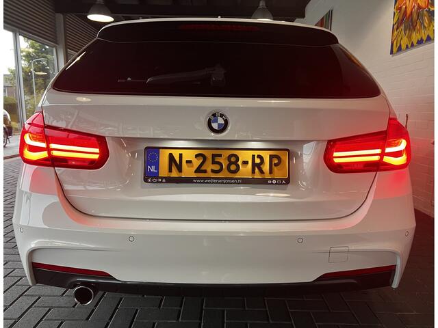 BMW 3-SERIE Touring 318i M Sport / Stoelverwarming / LED / PDC