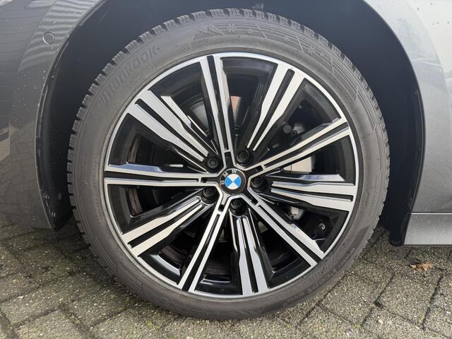 BMW 3-SERIE 330e | 360* Camera | Navigatie | Lederen Bekleding | DAB | Trekhaak |