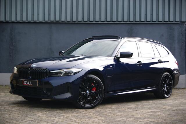 BMW 3-SERIE Touring 330e xDrive 292Pk M-Sport 19,5KW accu Shadow/Panoramadak/Wegkl-trhk/360-camera/memory