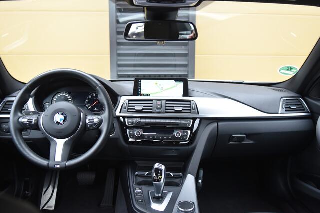 BMW 3-SERIE 320i Executive * M-Sportpakket * M-Sportremsysteem * Trekhaak * Stuurwiel verwarmd *