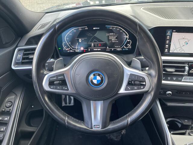 BMW 3-SERIE 330e xDrive High Executive M Sport 19"/Stoelverwarming + memory/Keyless/Camera/HiFi/Apple Carplay & Android Auto